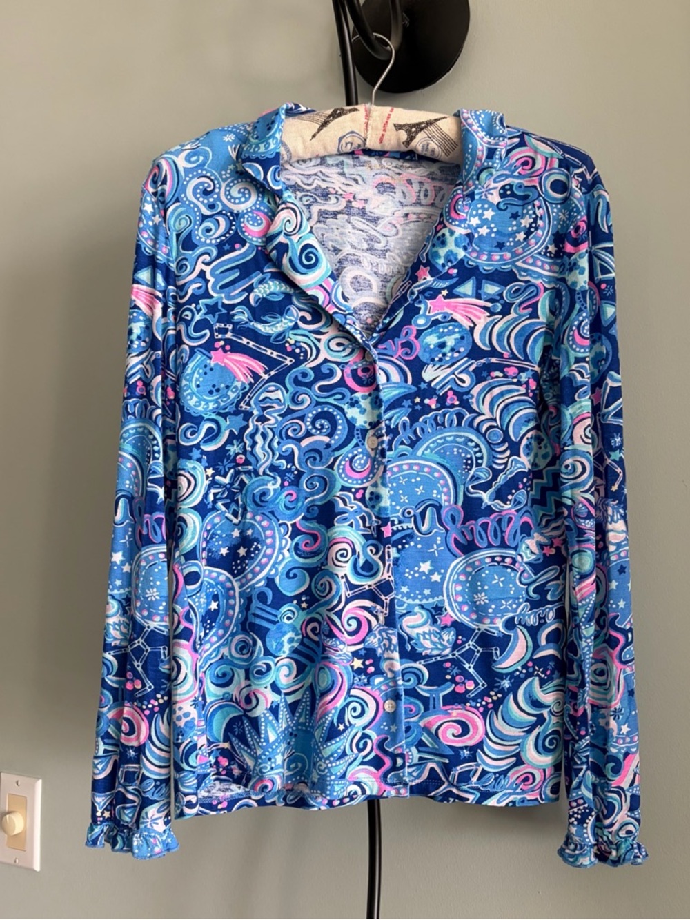 LILLY PULITZER
RUFFLE PJ COSMIC KISMET BUTTON-UP TOP